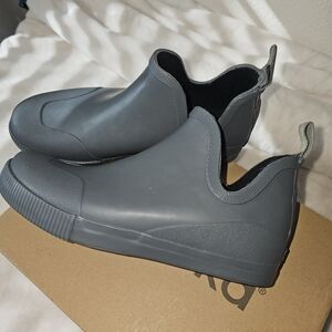 Chooka Gray rain ankle rainboots. Size 7
